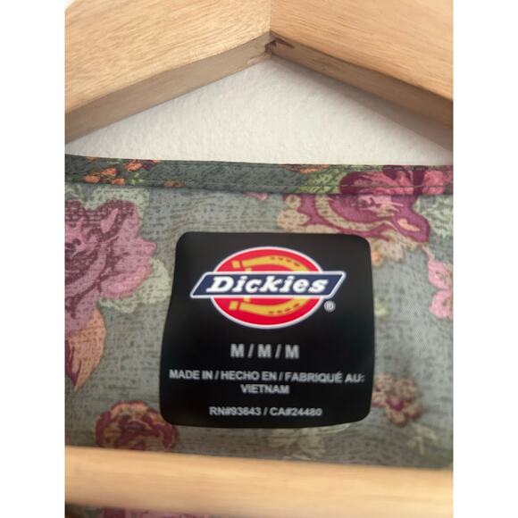 Woman's Dickies Scrub Top Size Medium Army Green W/ Pink Floral Pattern - Picture 7 of 9